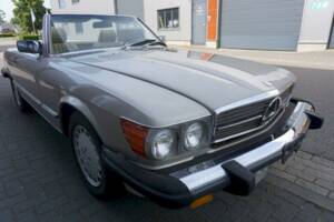 Afbeelding 8/36 van Mercedes-Benz 560 SL (1989)