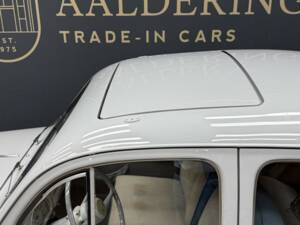 Bild 24/50 von Peugeot 203 C (1960)