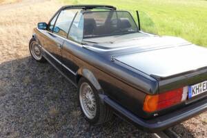 Immagine 7/8 di BMW 320i (1987)
