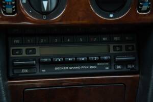 Image 31/63 of Mercedes-Benz 220 E (1993)