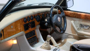 Bild 12/22 von MG RV8 (1995)