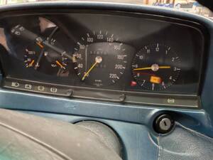 Image 19/19 of Mercedes-Benz 280 E (1981)