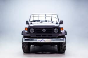 Image 2/42 of Toyota Land Cruiser FJ 62 (1985)