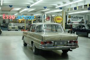Image 10/50 of Mercedes-Benz 300 SE (1964)