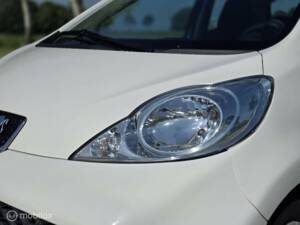 Image 13/32 of Peugeot 107 (2009)
