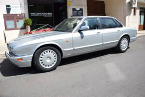 Image 24/33 of Jaguar XJ6 3.2 Executive (1995)