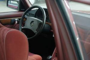 Bild 38/50 von Mercedes-Benz 260 SE (1990)