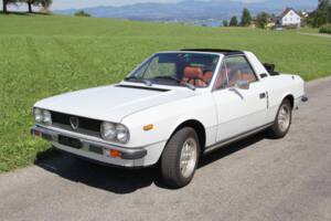 Image 2/66 de Lancia Beta Spider 2000 (1978)