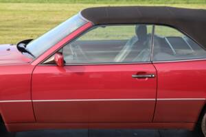 Image 44/50 of Mercedes-Benz E 220 (1994)