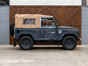 Image 11/26 of Land Rover Defender 90 (2014)