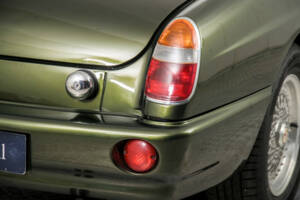 Image 31/50 of MG RV8 (1994)