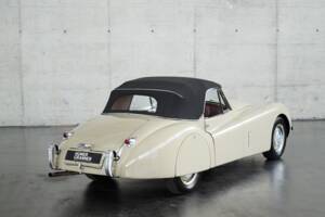 Image 25/50 de Jaguar XK 120 DHC (1953)