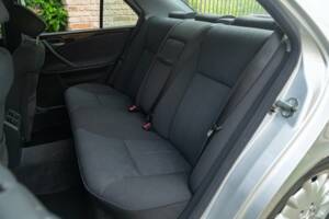 Image 27/50 of Mercedes-Benz E 430 (2000)