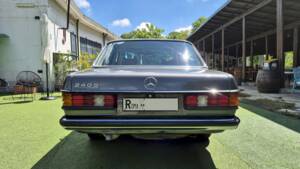 Image 16/71 of Mercedes-Benz 240 D (1980)