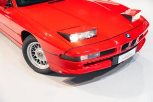 Image 13/33 of BMW 850i (1991)