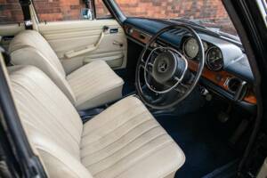 Image 2/50 of Mercedes-Benz 250 (1972)
