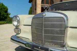 Image 10/50 of Mercedes-Benz 200 (1966)