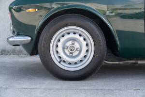 Image 18/83 of Alfa Romeo Giulia GT 1300 Junior (1968)