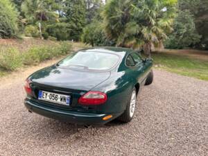 Image 6/18 of Jaguar XK8 4.0 (1998)