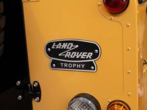 Image 33/47 of Land Rover Defender 90 Works V8 (2013)