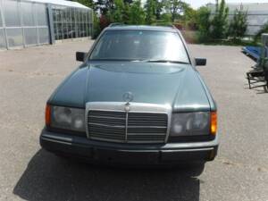 Image 5/12 of Mercedes-Benz 300 TD Turbo (1988)