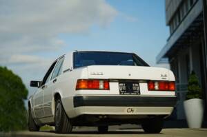 Imagen 2/8 de Mercedes-Benz 190 E 2.6 (1990)