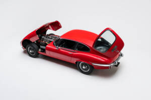 Image 3/5 de Jaguar Type E V12 (2+2) (1973)