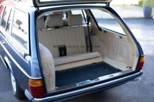 Bild 19/36 von Mercedes-Benz 280 TE (1981)