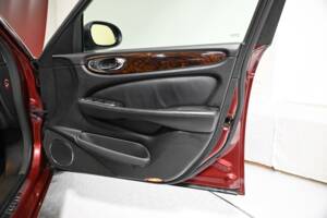 Image 30/50 of Jaguar XJR Super V8 (2004)