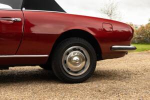 Image 32/45 of Peugeot 504 Convertible (1974)