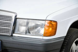 Image 22/50 de Mercedes-Benz 190 D (1986)