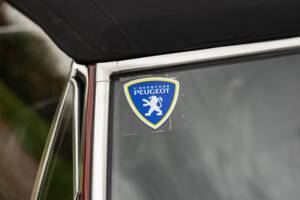 Image 18/45 of Peugeot 504 Convertible (1974)