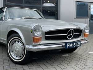 Image 12/22 de Mercedes-Benz 280 SL (1970)