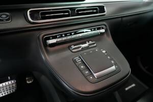 Image 6/35 of Mercedes-Benz V 300 d 4MATIC (2025)