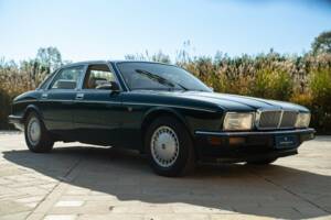 Image 12/50 de Daimler XJ 6 4.0 (1991)