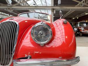 Image 6/44 of Jaguar XK 120 DHC (1954)