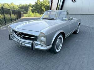 Image 2/36 of Mercedes-Benz 230 SL (1965)