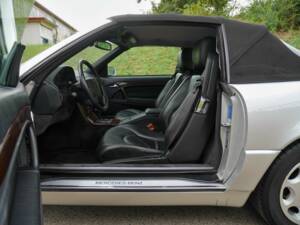 Image 17/50 of Mercedes-Benz SL 500 (1900)