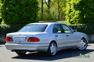 Image 5/50 de Mercedes-Benz E 50 AMG (1996)