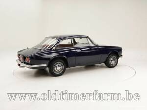 Image 2/15 de Alfa Romeo 1750 GT Veloce (1969)