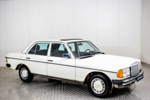 Bild 7/46 von Mercedes-Benz 240 D (1982)