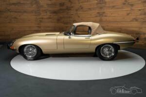 Image 12/18 de Jaguar E-Type (1967)