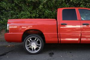 Image 33/82 of Dodge Ram SRT 10 (2005)