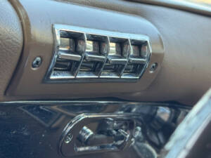 Imagen 15/34 de Cadillac 62 Sedan DeVille (1957)