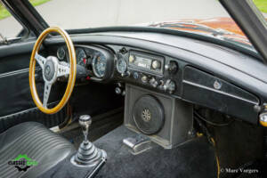 Bild 13/46 von MG MGB GT V8 (1975)