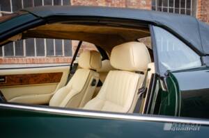 Immagine 10/17 di Aston Martin Virage Volante (1992)