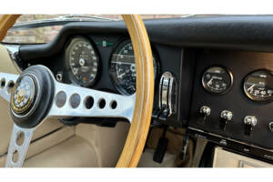 Image 14/50 of Jaguar Type E 3.8 (1964)