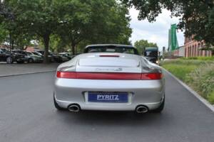 Bild 16/17 von Porsche 911 Carrera 4 (2004)