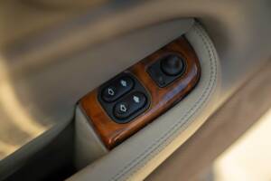 Image 46/50 of Jaguar XK8 4.0 (1998)