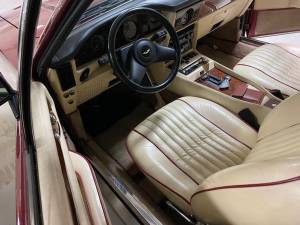 Image 15/26 of Aston Martin V8 Volante (1988)